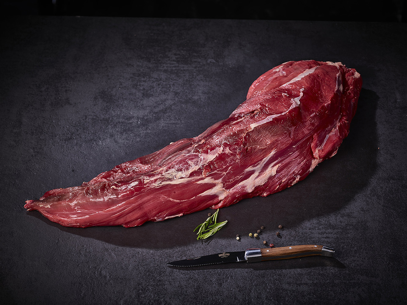 Ein-Rinderfilet-im-ganzen